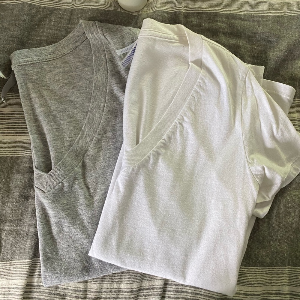 Bella V-Neck shirt Set of 2